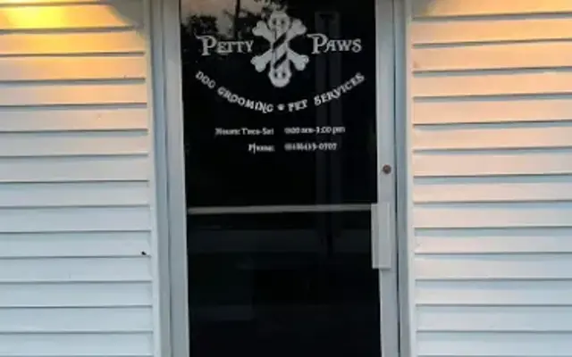 Petty Paws in Christopher, IL