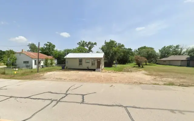 HAPPY TAILS PET SALON in Giddings, TX