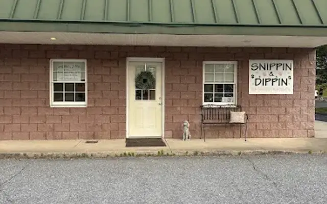 Snippin & Dippin Grooming Parlor in Hudson, NC