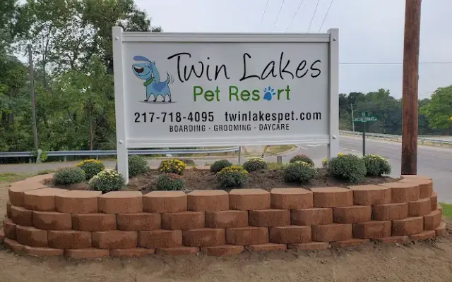 Twin Lakes Pet Resort in Paris, IL