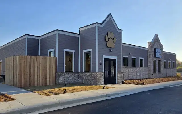 Lizzy's Luxury Lodge and Daycare in Hernando, MS