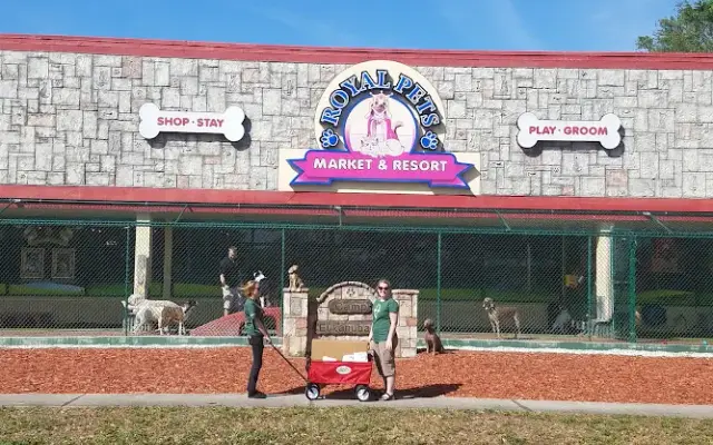 Royal Pets Market, Resort, Veterinary Center in Tampa, FL