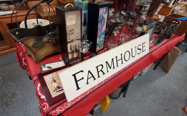 Fur's A Flying in Taylorville, IL